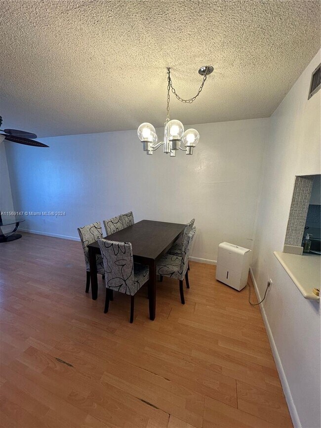 Foto del edificio - 2825 NE 201st Terrace