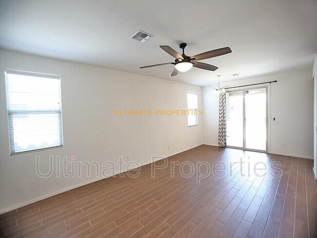 Building Photo - 17845 W Jessie Ln