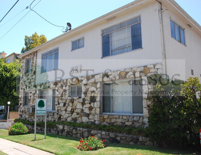 Building Photo - 527 S Barrington Ave
