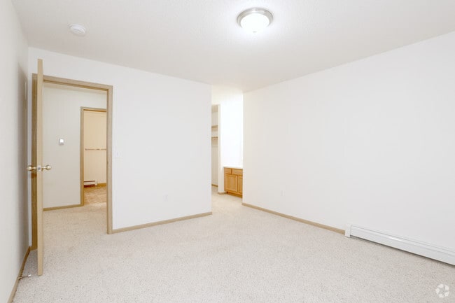 2 Bedroom - Master Bedroom - Greenbrier Apartments