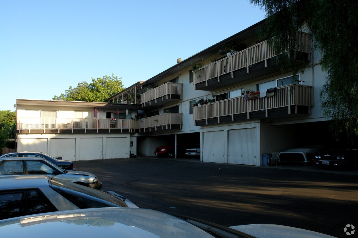 Building Photo - Riviera View Apartments