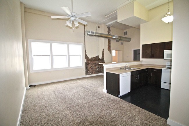 Foto del edificio - 1320 5th Ave