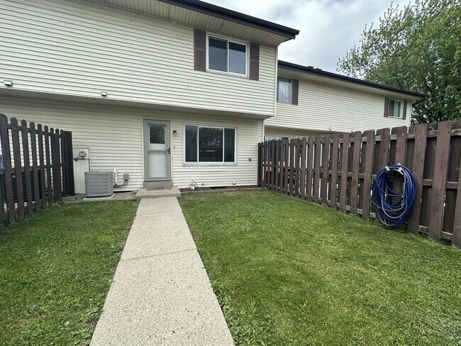 Foto del edificio - 3BD/1.5BA Townhome Condo in Germantown!