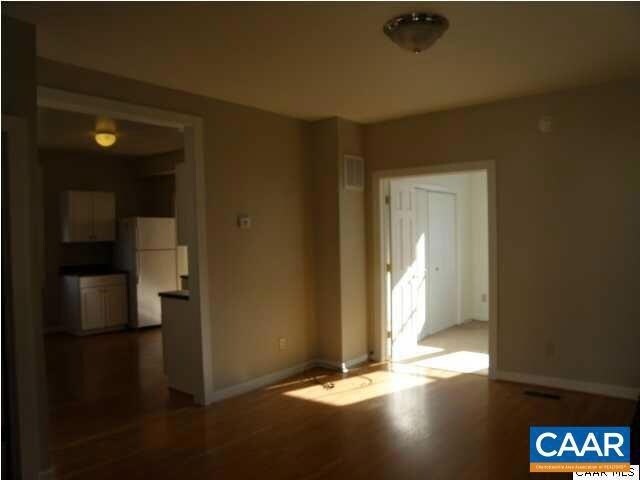Foto del edificio - 1122 E Market St