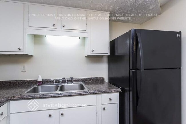 Building Photo - 4015 N Quail Dr