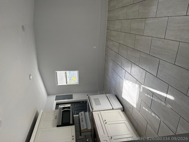 Building Photo - 151 Valencia Dr