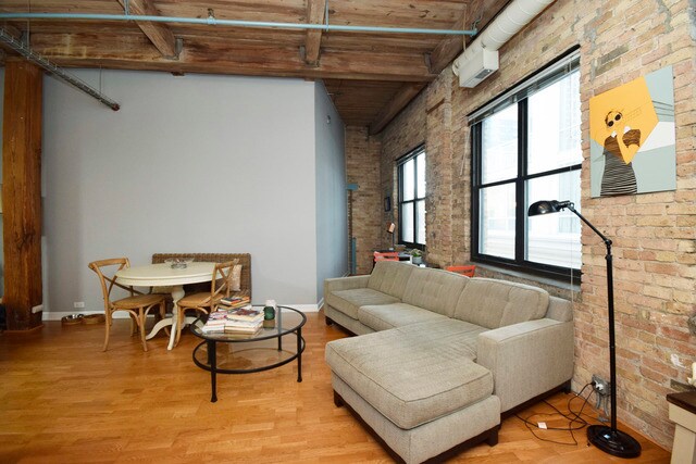 Foto del edificio - 225 W Huron St