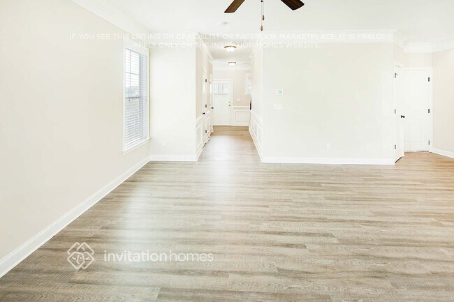 Foto del edificio - 1464 Overlea Pl NW