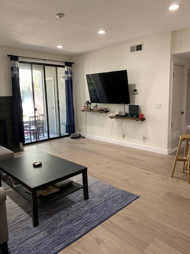 Building Photo - 6442 Buena Vista Dr