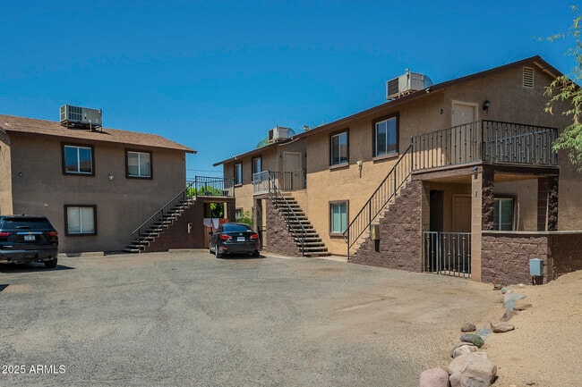Foto del edificio - 1551 E Christy Dr