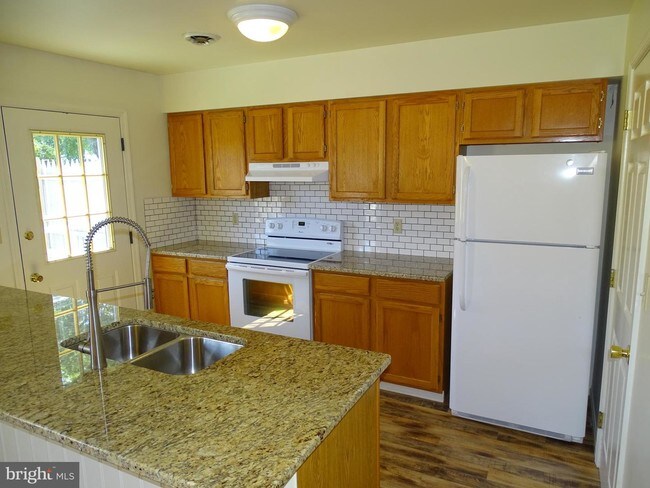 Building Photo - 2337 McCleary Dr