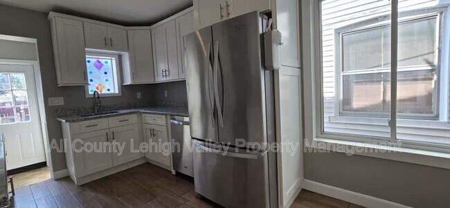 Foto del edificio - 316 E Union Blvd