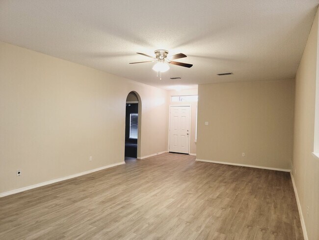 Foto del edificio - Open Concept 3/2/2 with Tons of Storage