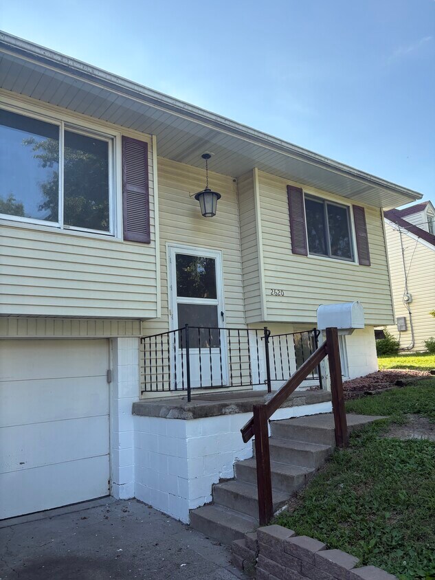 Primary Photo - 2620 Columbia St