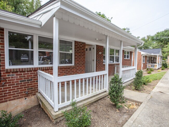 Front porch leading to common hallway - 612 Rock Creek Road