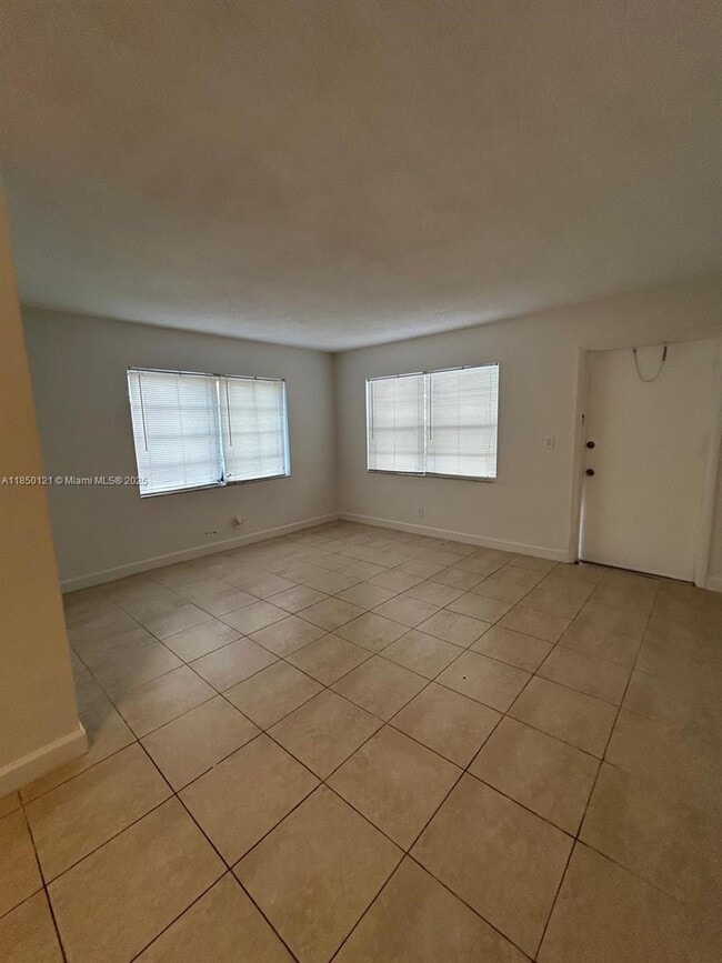 Building Photo - 2435 Van Buren St