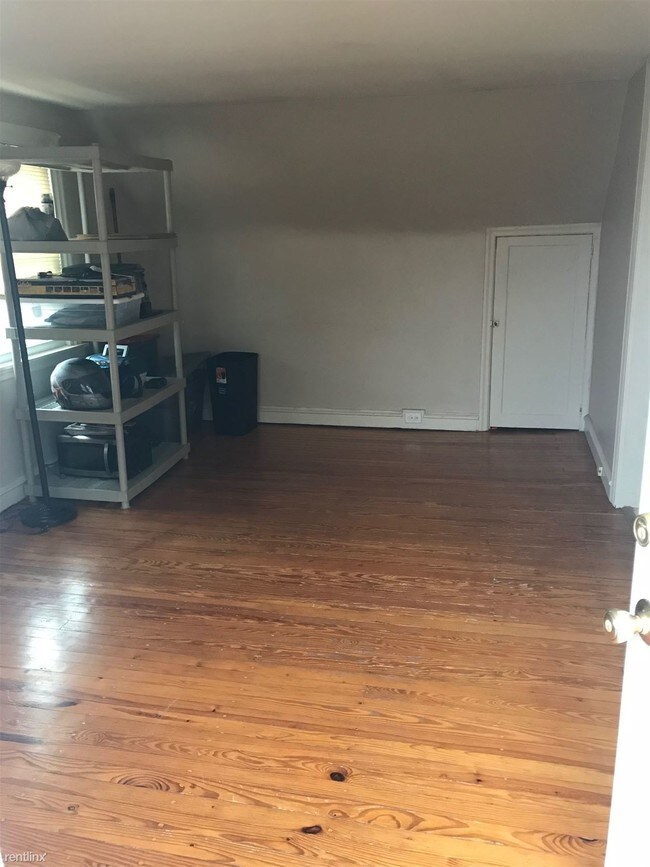 Foto del edificio - 1 br, 1 bath Apartment - 812 York Rd