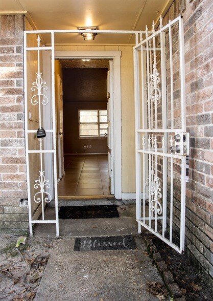 Foto del edificio - 8215 Lone Bridge Ln