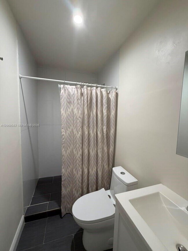 Building Photo - 1725 SW 32nd St