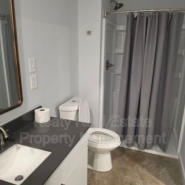 Foto del edificio - 136 E Cypress St