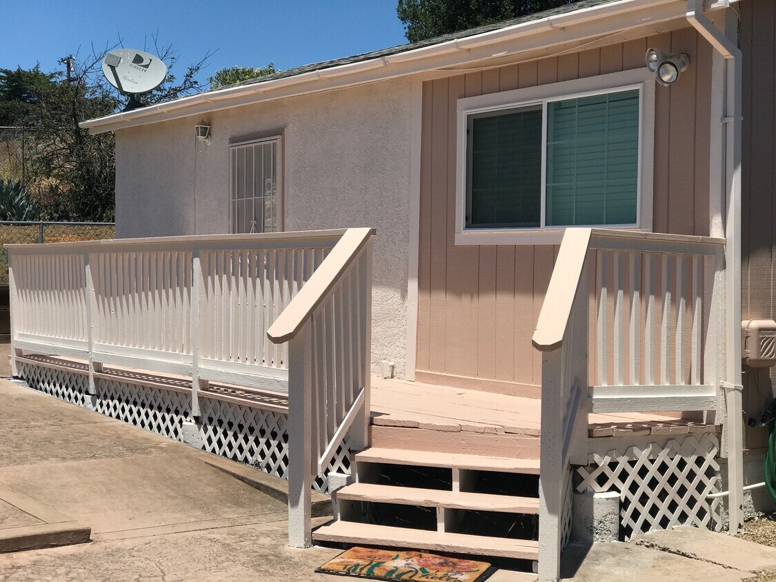 Separate entry to your private oasis - 527 Ridge Ave