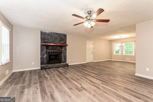 Foto del edificio - 709 Cloudland Ct
