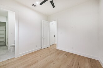 Building Photo - 3808 Ennis St