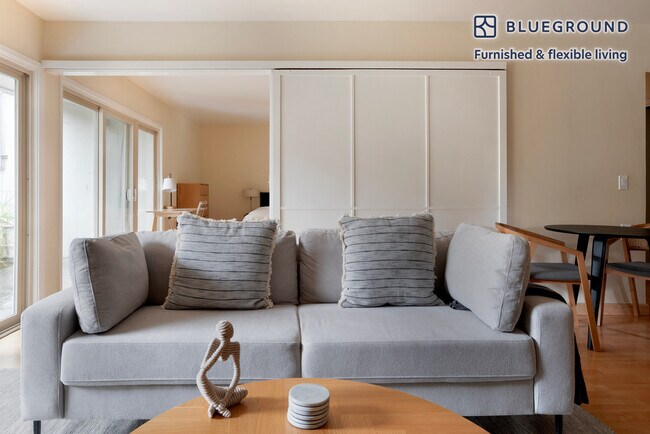 Foto del edificio - 594 Channing Ave