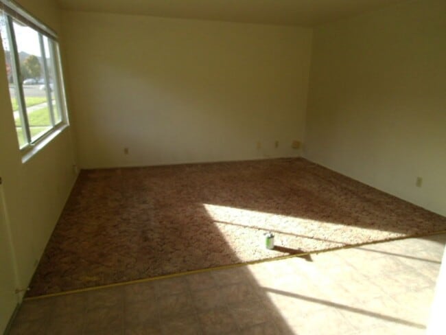 Building Photo - 119-119 W Locust Ave