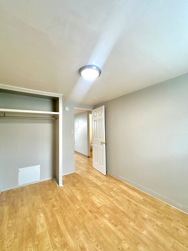 Foto del edificio - Charming 1 Bedroom Next to Everything Gold...