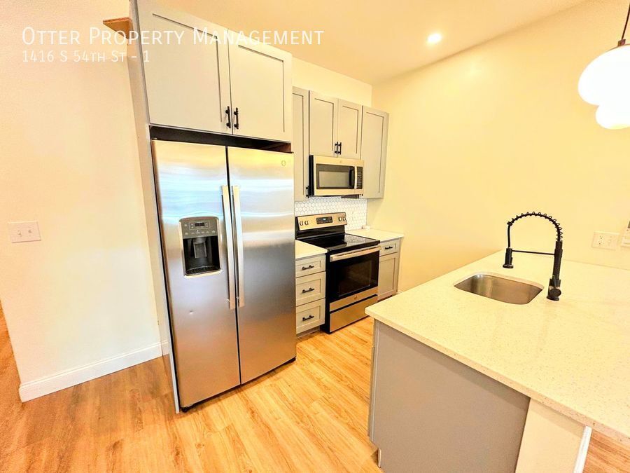 Foto principal - Stunning 3BR/2BA West Philly Apt with Wash...