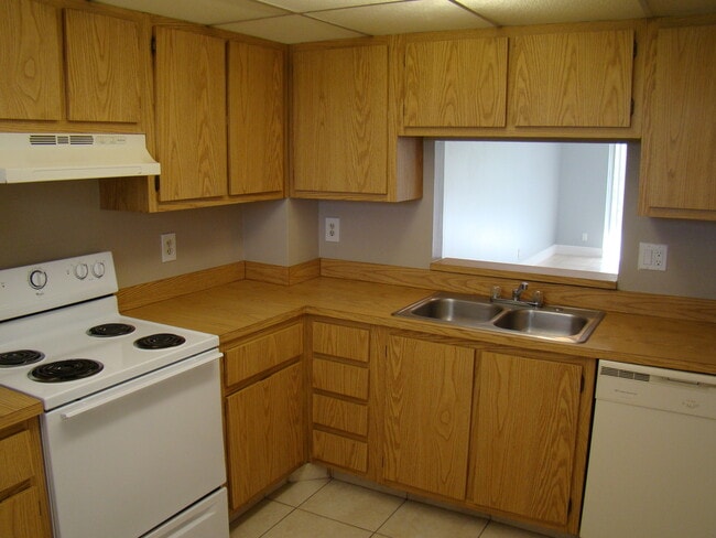 Building Photo - Get 1 Month FREE Rent – Limited Time!