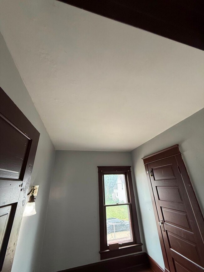 Foto del edificio - 4 bedrooms 2 bathrooms house