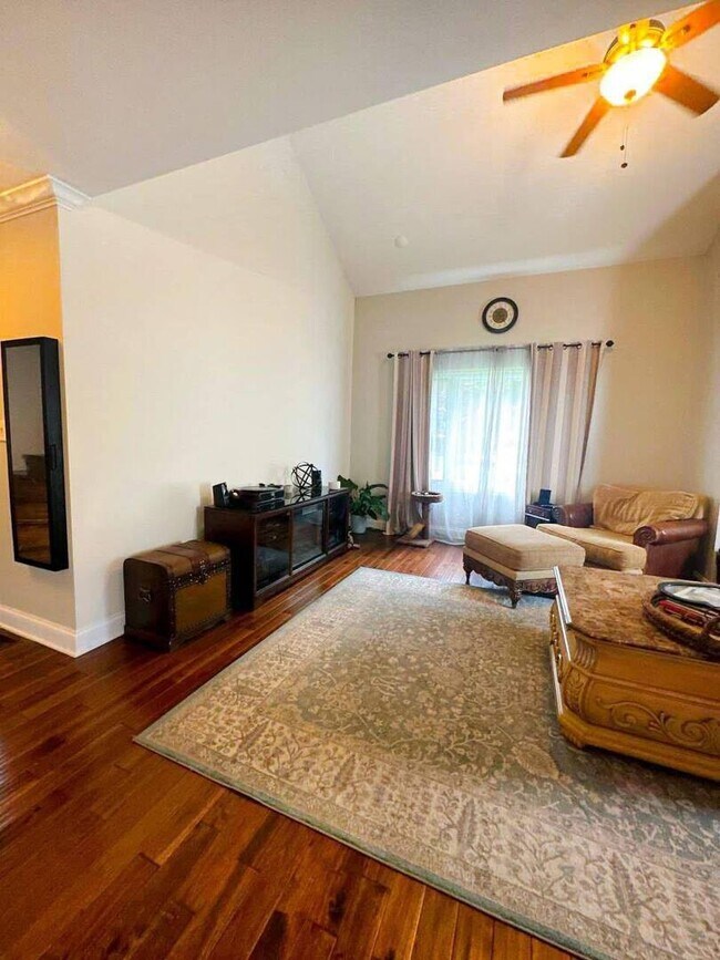 Building Photo - 304 Seafarer Dr
