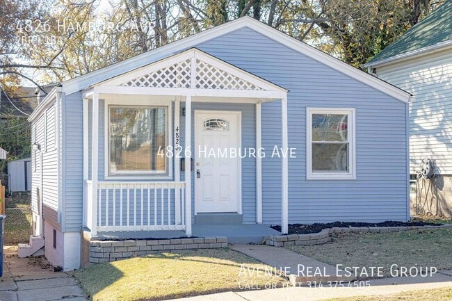 Building Photo - 2bed, 1bath gem with hardwood floors