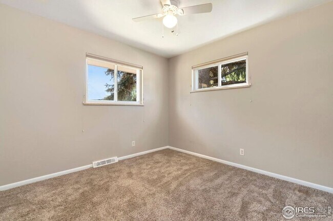 Foto del edificio - 1241 S Bryan Ave