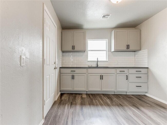 Foto del edificio - 1716 SW 18th St