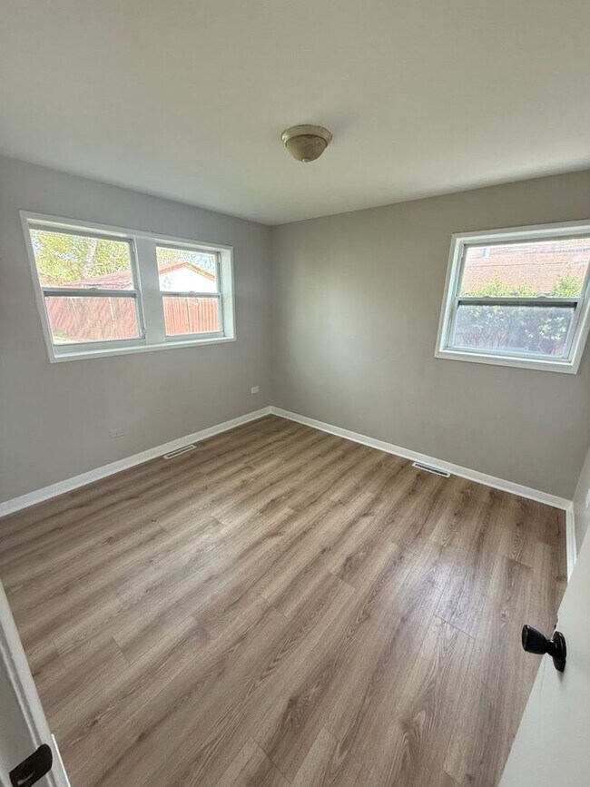 Foto del edificio - 14612 Dorchester Ave