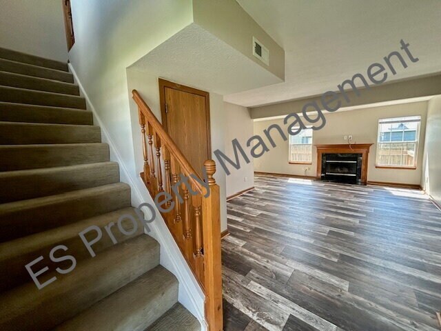 Building Photo - Great 3 Bedroom 2.5 Bathroom Two Story Home in Franklin Township!