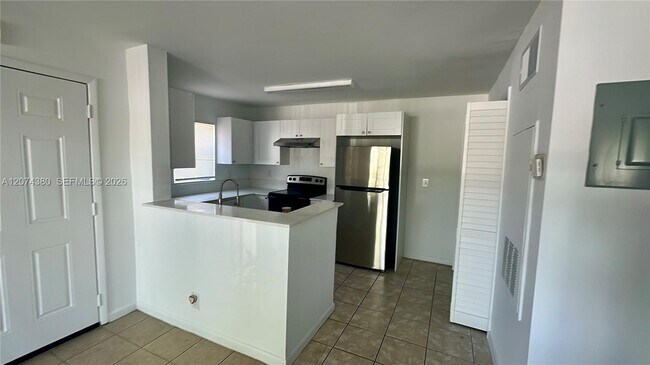 Building Photo - 4096 N Pine Island Rd