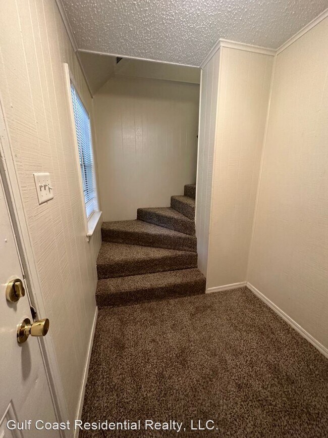 Building Photo - 4 br, 3 bath House - 8824 Mermaid Ave.