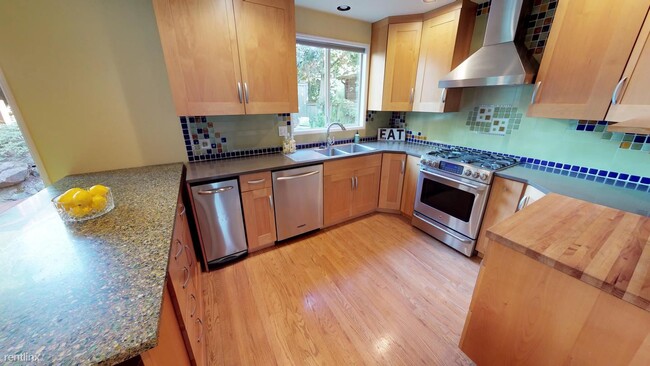 Building Photo - 1 br, 1 bath House - 6013 Woodland Pl N Pr...