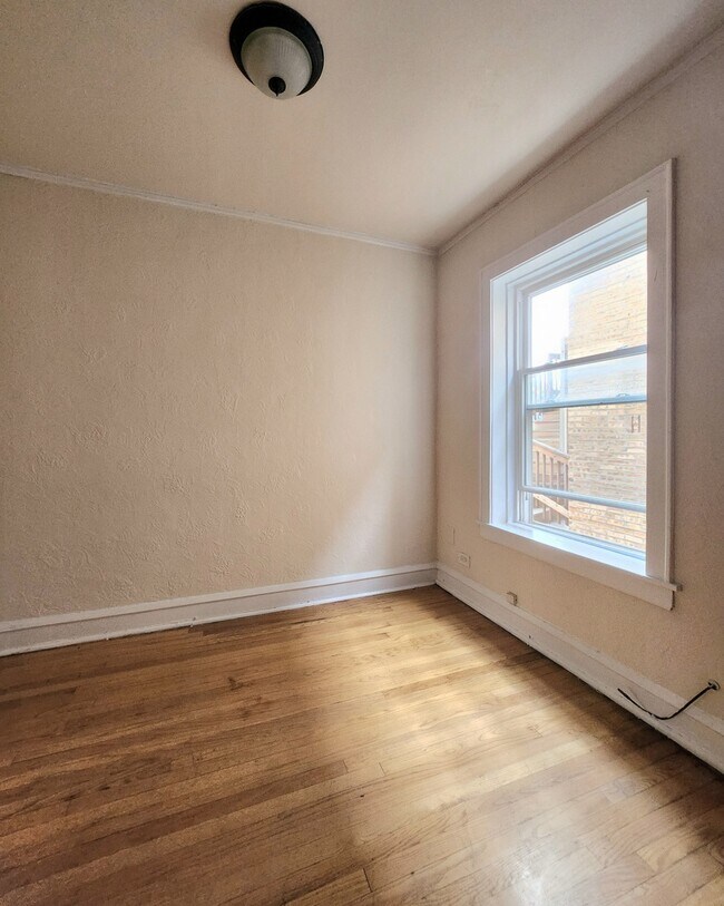 Foto del edificio - 5427 W Montrose Ave