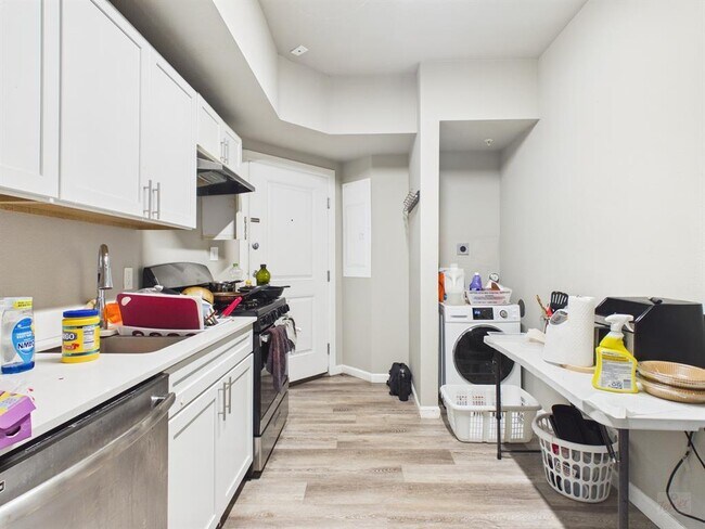 Foto del edificio - 911 W 22nd St