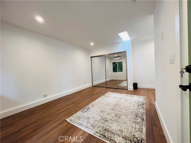 Building Photo - 10563 Wellworth Ave