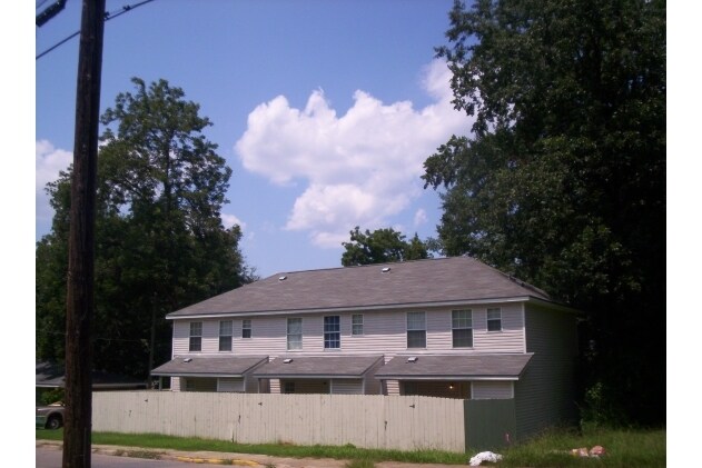 Primary Photo - 802-810 Eugenia St