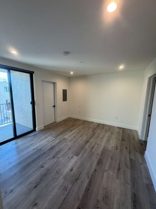 Foto del edificio - 5923 Laurel Canyon Blvd