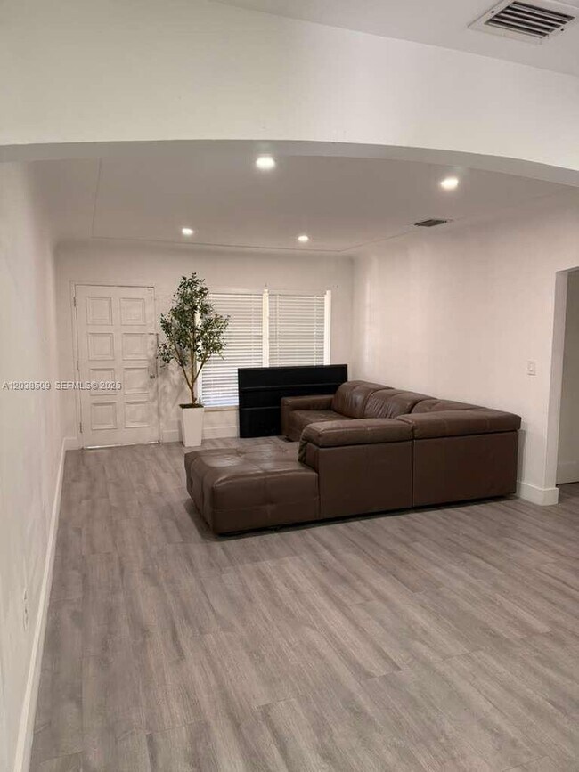 Foto del edificio - 2920 SW 15th St