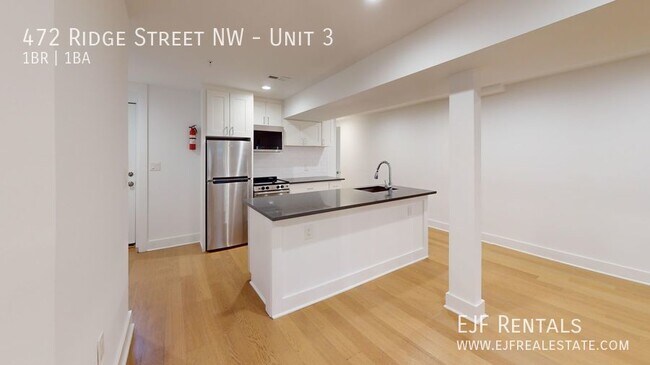 Foto del edificio - Spacious 800 Square Foot One Bedroom Plus ...