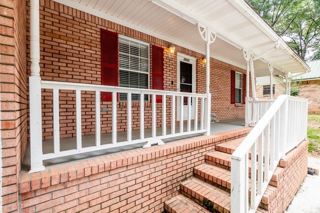 Building Photo - Charming Crestview Home